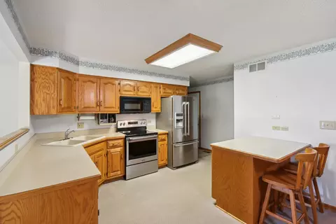 1032 Edgewater Dr, Morris, IL 60450 photo 5