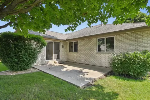 1032 Edgewater Dr, Morris, IL 60450 photo 3
