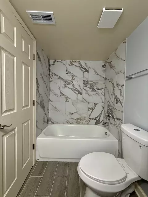 Bath - 121 Lucille Ct #A, Bartlett, IL 60103 photo 3 of 3