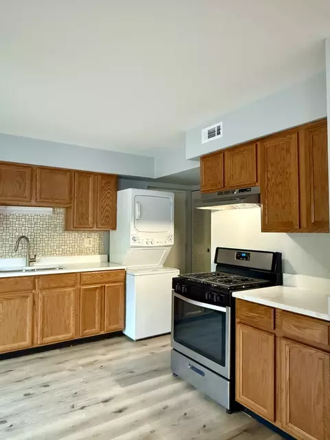 Kitchen - 121 Lucille Ct #A, Bartlett, IL 60103 photo 2 of 3