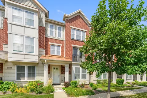 2234 S Crambourne Way, Arlington Heights, IL 60005