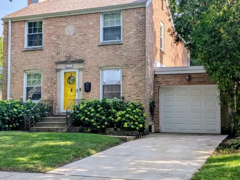 699 Rose Ave, Des Plaines, IL 60016