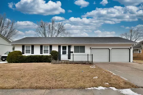 309 W Green Meadows Blvd, Streamwood, IL 60107