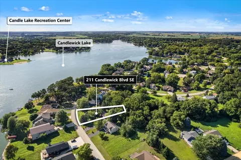 211 Candlewick Dr, Poplar Grove, IL 61065