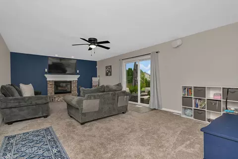 401 Feeney Dr, Minooka, IL 60447 photo 12