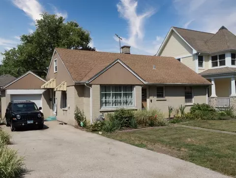 220 S Bothwell St, Palatine, IL 60067