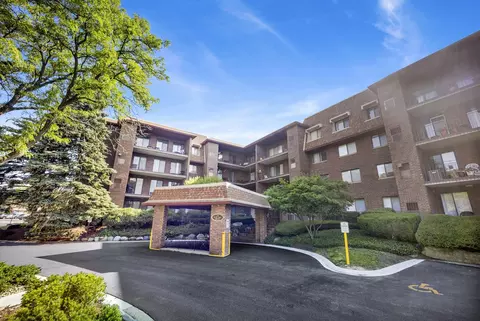 101 Old Oak Dr #400A, Buffalo Grove, IL 60089