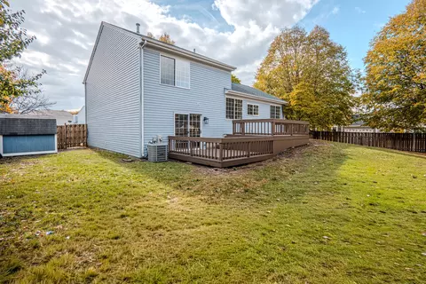 Exterior - 1199 N Pin Oak Trl, Aurora, IL 60506 photo 8 of 8