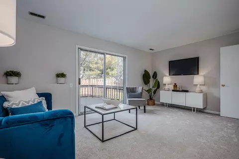 Living - 1199 N Pin Oak Trl, Aurora, IL 60506 photo 3 of 4