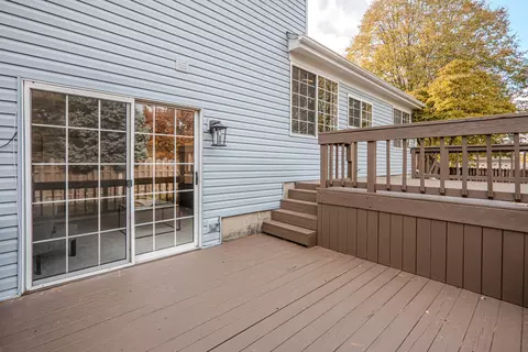 Exterior - 1199 N Pin Oak Trl, Aurora, IL 60506 photo 4 of 8