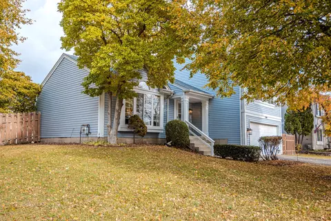 Exterior - 1199 N Pin Oak Trl, Aurora, IL 60506 photo 2 of 8