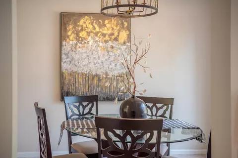 Dining - 1199 N Pin Oak Trl, Aurora, IL 60506 photo 2 of 3