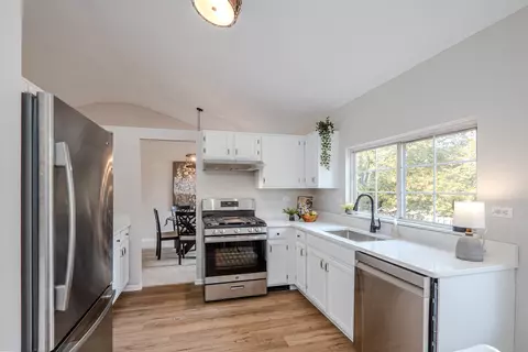 Kitchen - 1199 N Pin Oak Trl, Aurora, IL 60506 photo 2 of 5
