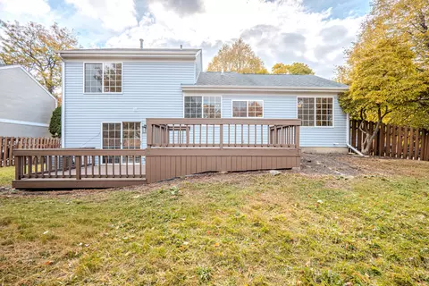 Exterior - 1199 N Pin Oak Trl, Aurora, IL 60506 photo 7 of 8