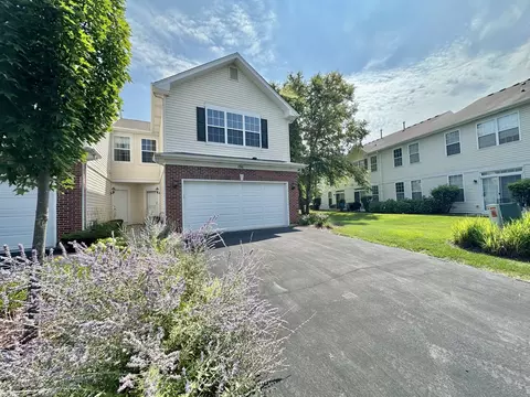 1911 W Crestview Cir, Romeoville, IL 60446