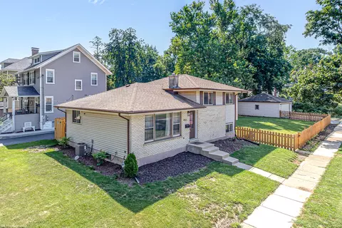 403 S Washington St, Wheaton, IL 60187