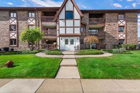 5636 W 103rd St #301, Oak Lawn, IL 60453