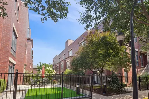 2701 N Hermitage Ave, Chicago, IL 60614