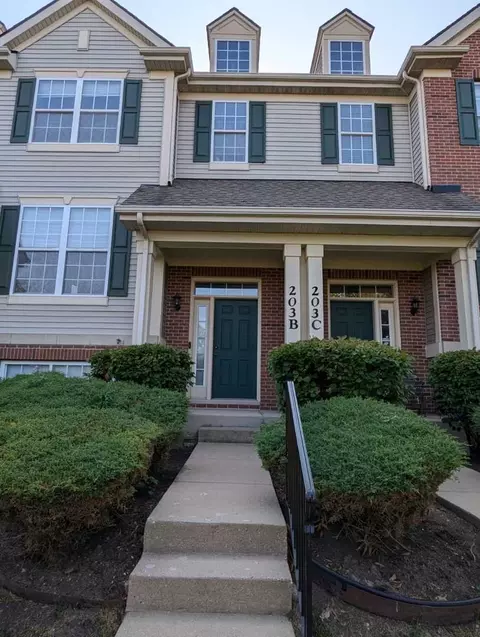 203 N Louis St #B, Mount Prospect, IL 60056