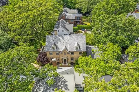 836 Chestnut Ave, Wilmette, IL 60091