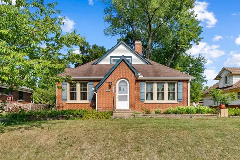 1127 Bellevue Ave, Elgin, IL 60120