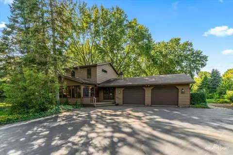 2 S452 Riverside Ave, Warrenville, IL 60555