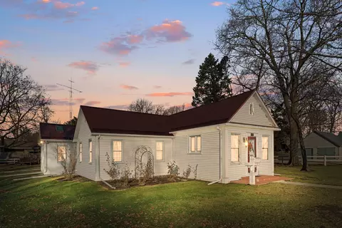 516 W 2nd St, Momence, IL 60954