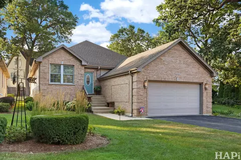 26332 N Hickory Ave, Mundelein, IL 60060