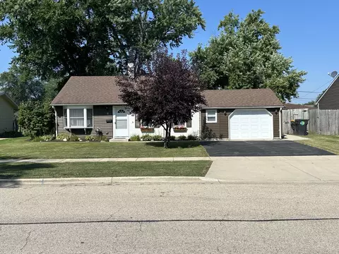11 Edgewood Dr, Streamwood, IL 60107