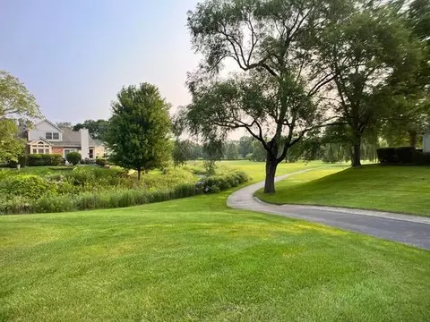 Exterior - 1600 Queens Ct #A1, Wheeling, IL 60090 photo 3 of 6