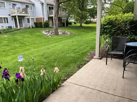 Exterior - 1600 Queens Ct #A1, Wheeling, IL 60090 photo 4 of 6
