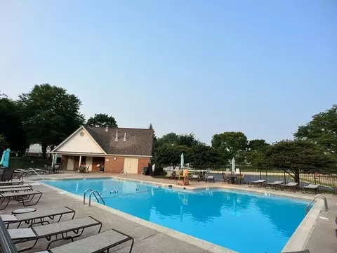 Exterior - 1600 Queens Ct #A1, Wheeling, IL 60090 photo 6 of 6