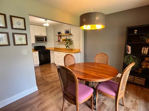 Dining - 1600 Queens Ct #A1, Wheeling, IL 60090 photo 1 of 2