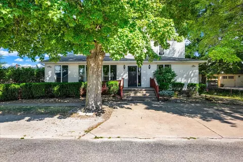 203 W Franklin St, Carlock, IL 61725