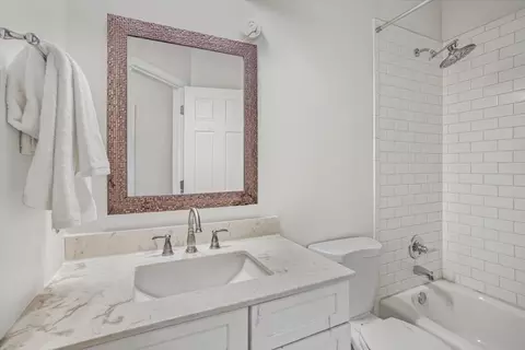 Bath - 120 Kimball St, Elgin, IL 60120 photo 3 of 3