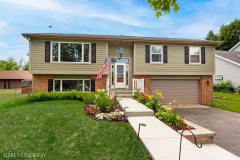 13171 Hickory Ln, Woodstock, IL 60098