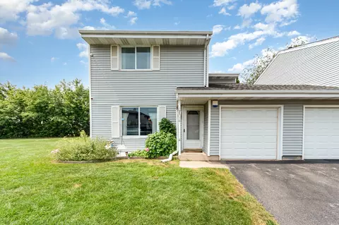 2516 Lotus Ln, Crest Hill, IL 60403