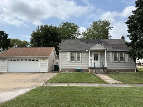 912 N Vermillion St, Streator, IL 61364
