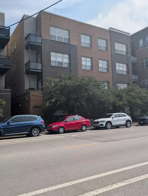 2923 N Clybourn Ave #401, Chicago, IL 60618