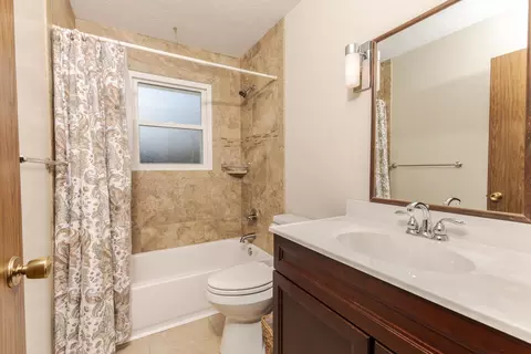 Bath - 213 Cambridge Dr, Normal, IL 61761 photo 3 of 3