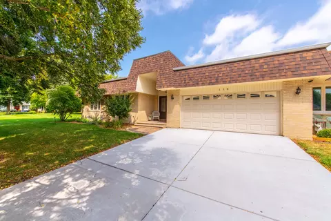 130 Meadowbrook Ln, Morris, IL 60450