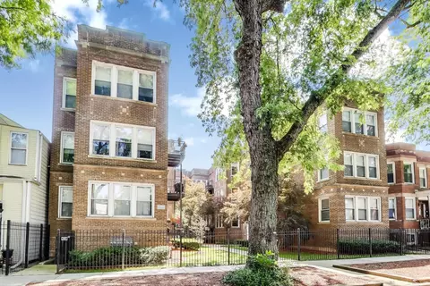 1447 W Victoria St #3C, Chicago, IL 60660