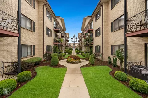 5151 N East River Rd #331D, Chicago, IL 60656