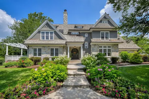 670 Revere Rd, Glen Ellyn, IL 60137