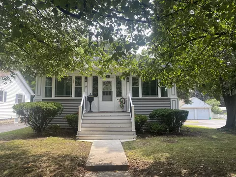 99 Maple St, Crystal Lake, IL 60014