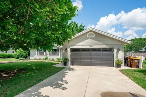 1221 Sandpebble Dr, Rockton, IL 61072