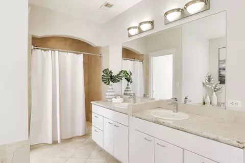 Bath - 534 Lathrop Ave, River Forest, IL 60305 photo 1 of 3
