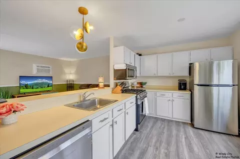 Kitchen - 309 Peppertree Ln, Aurora, IL 60504 photo 3 of 3