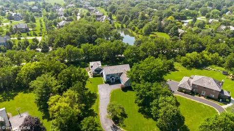 3943 Lakeview Ct, Long Grove, IL 60047