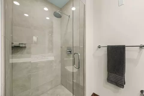 Bath - 60 E Monroe St #4703, Chicago, IL 60603 photo 3 of 5